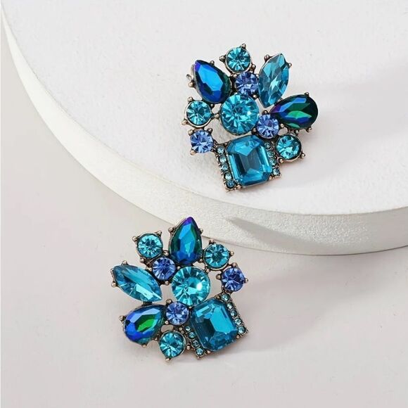 🩵 NEW Blue mosaic cluster crystal earrings 🩵 - Picture 1 of 4